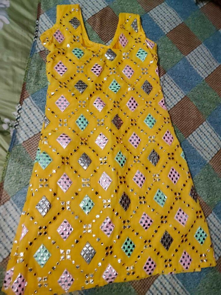 multicolour suit