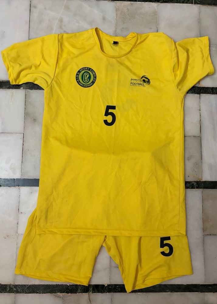 yellow jersey with shorts