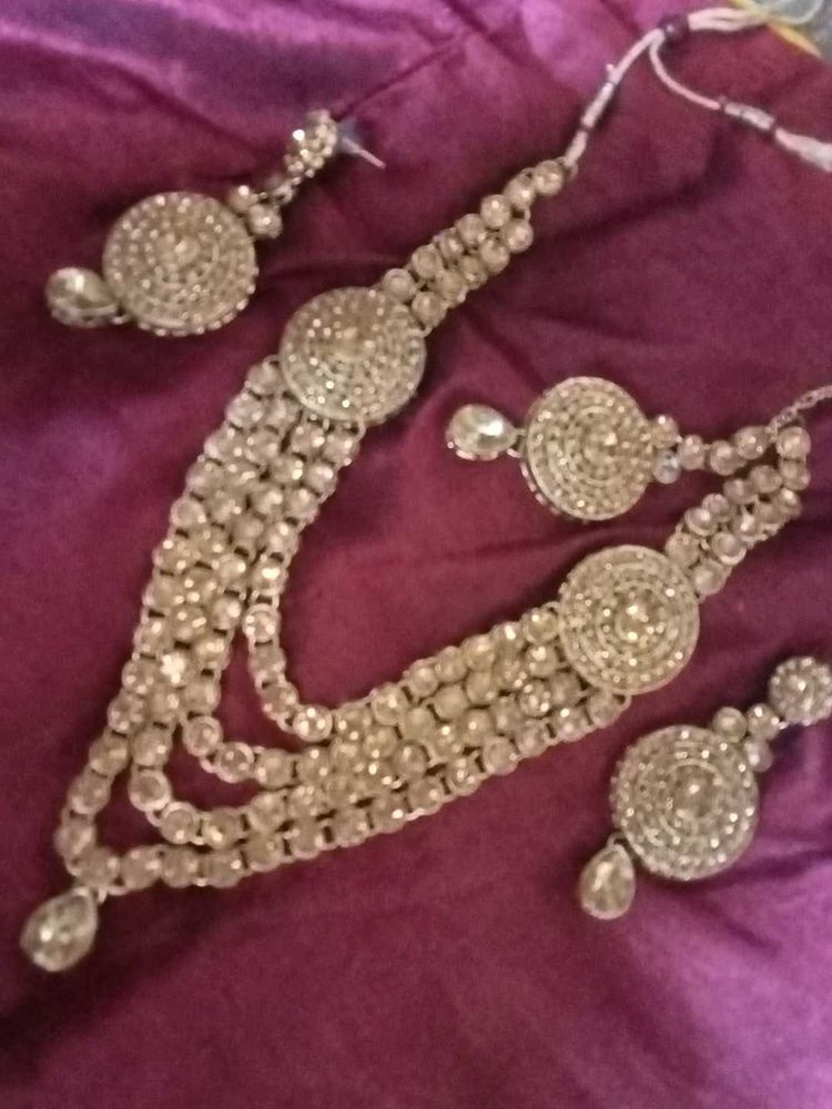 Stunning Kundan Necklace Set with Earrings