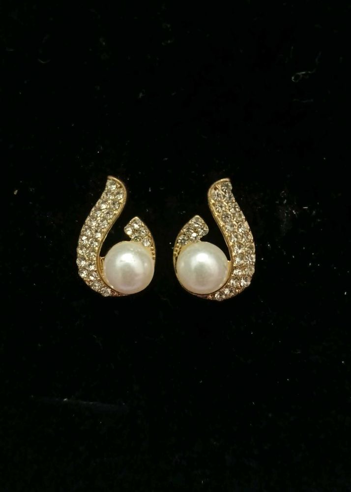 Elegant Pearl and Crystal Earrings