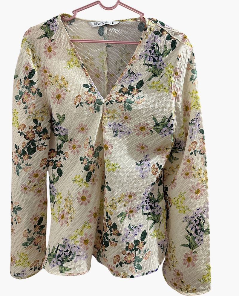 Chic Floral Print Blouse 💛