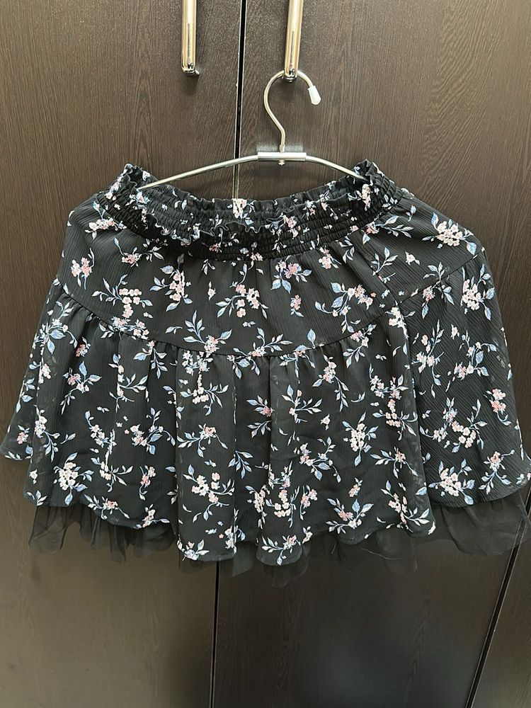H&amp;M Black Floral Skirt with Tulle Hem