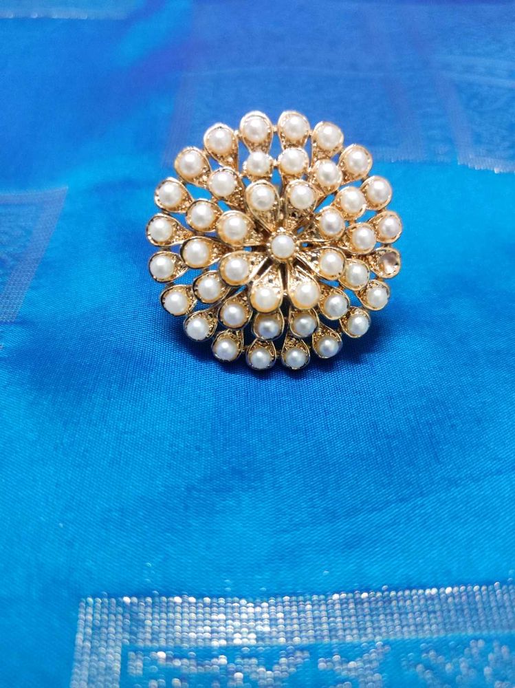 Elegant Pearl &amp; Gold Tone Statement Ring