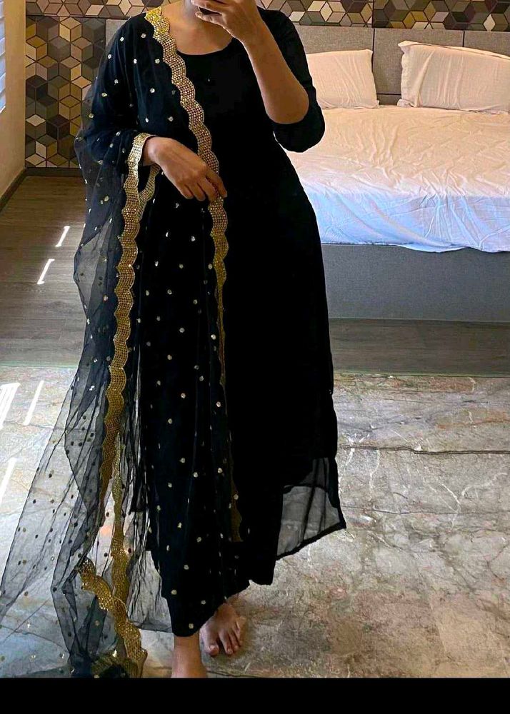 Elegant Black Salwar Kameez Suit. dupatta and top