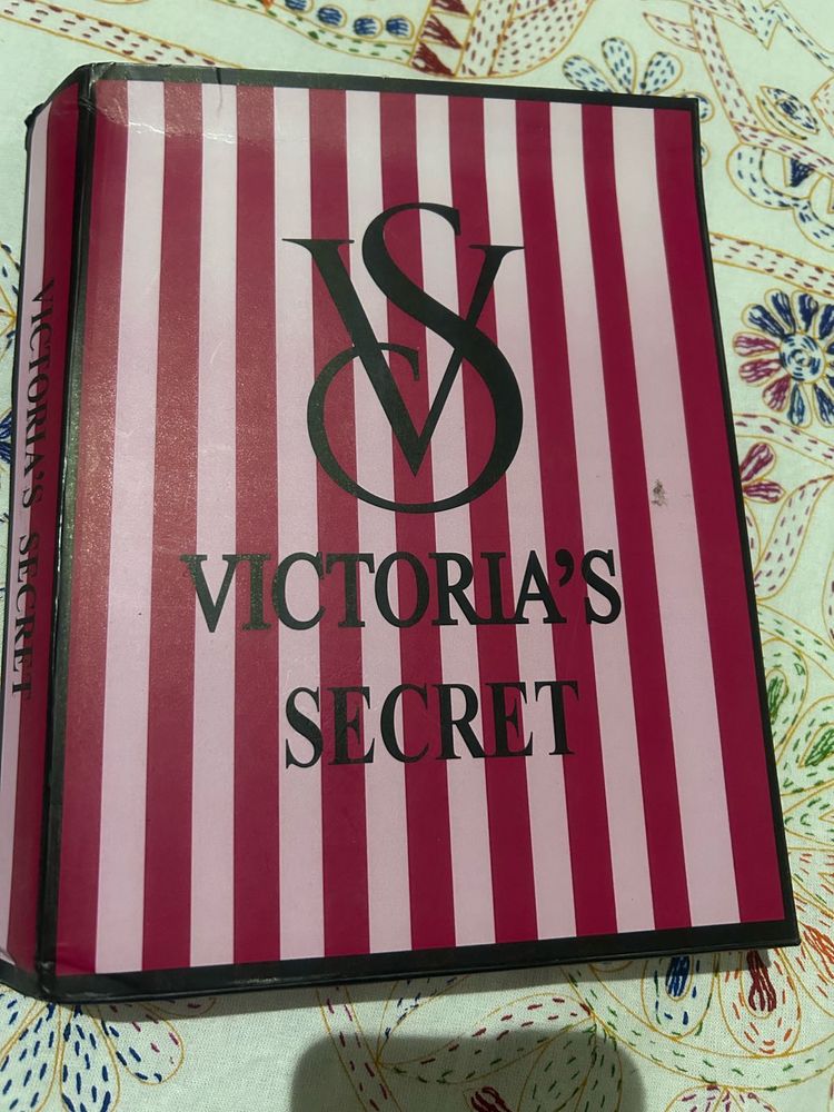 Victoria's Secret Gift Box - set of 7