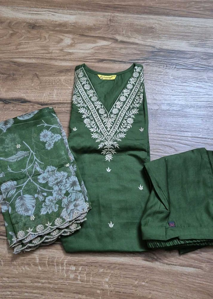 Elegant Green Embroidered Kurta Set