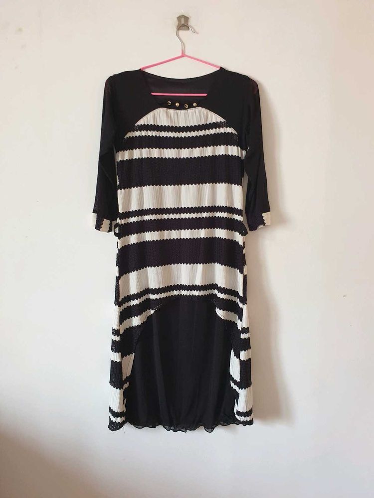 ‼️Price Drop‼️Striped Black &amp; White High-Low Kurti