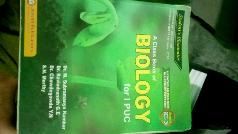Student's Illuminator Biology for I PUC Textbook