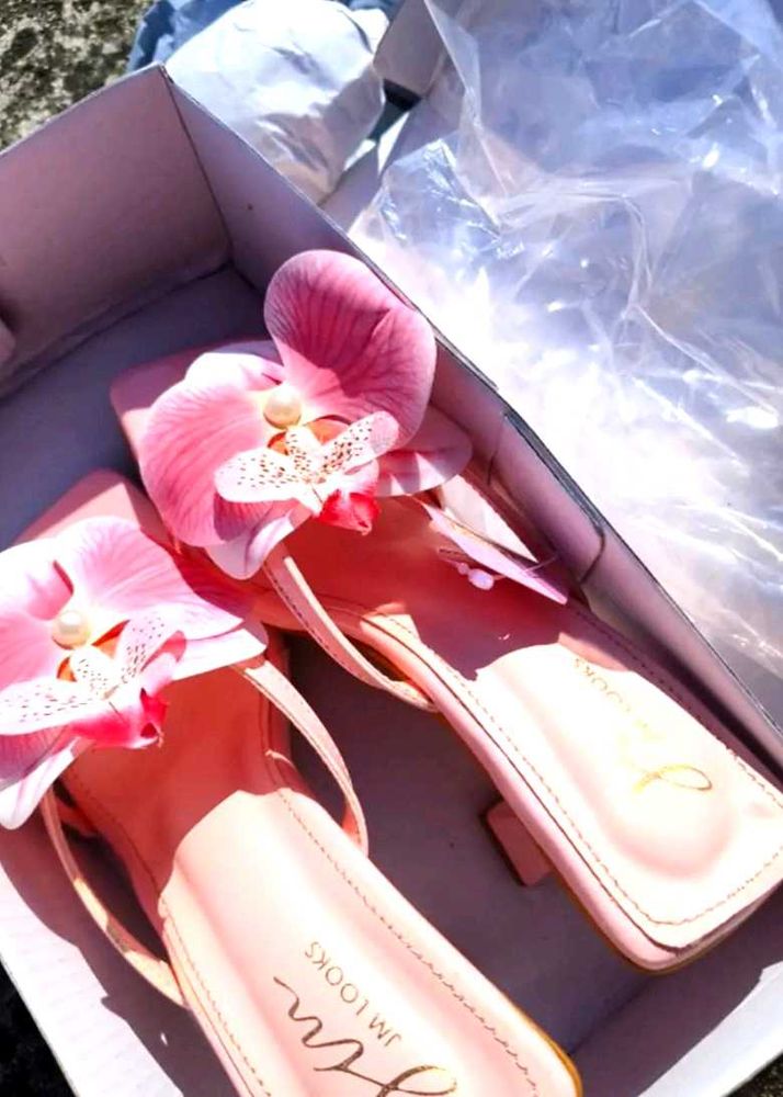Chic Pink Flower Sandals