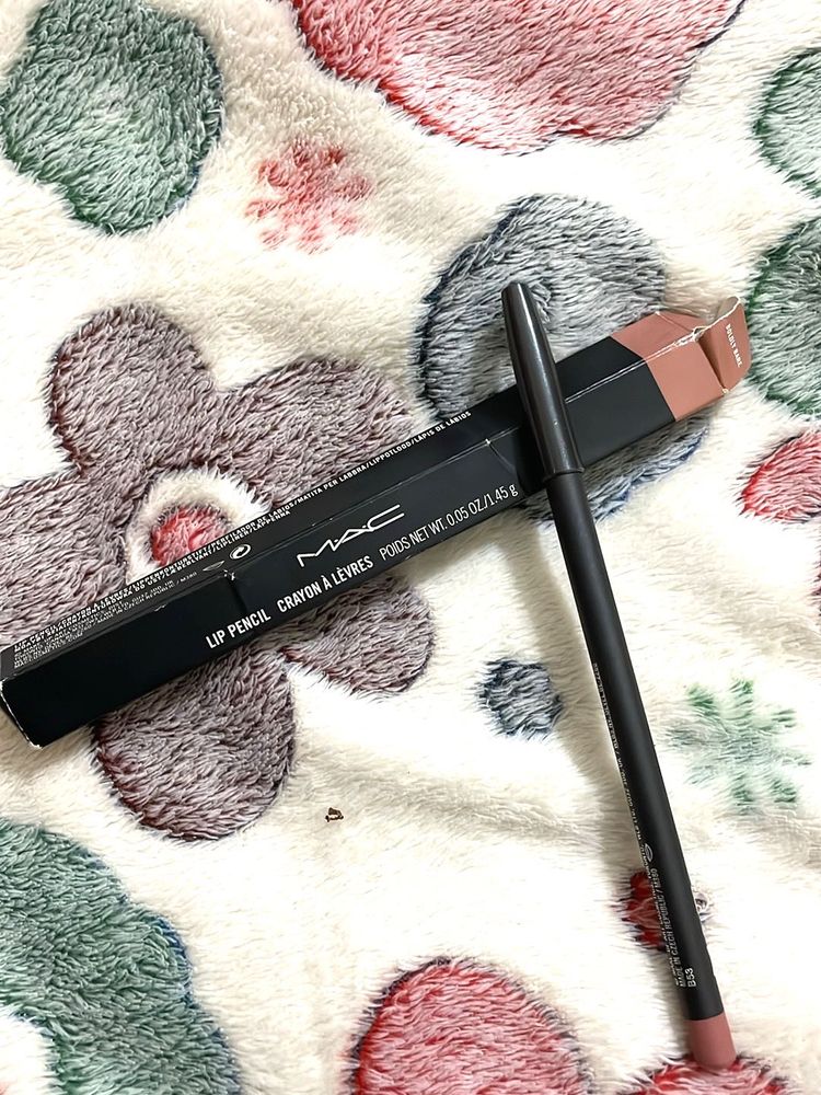 Mac lip liner in the shade boldly bare