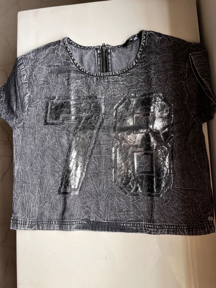 Distressed "78" Graphic Cropped Tee