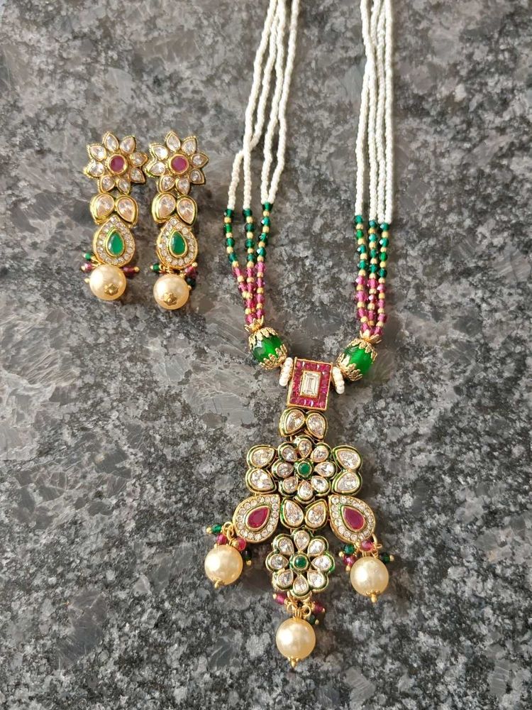 Jewellery with earrings