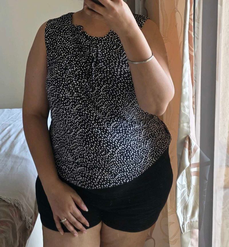 Chic Black &amp; White Polka Dot Top
