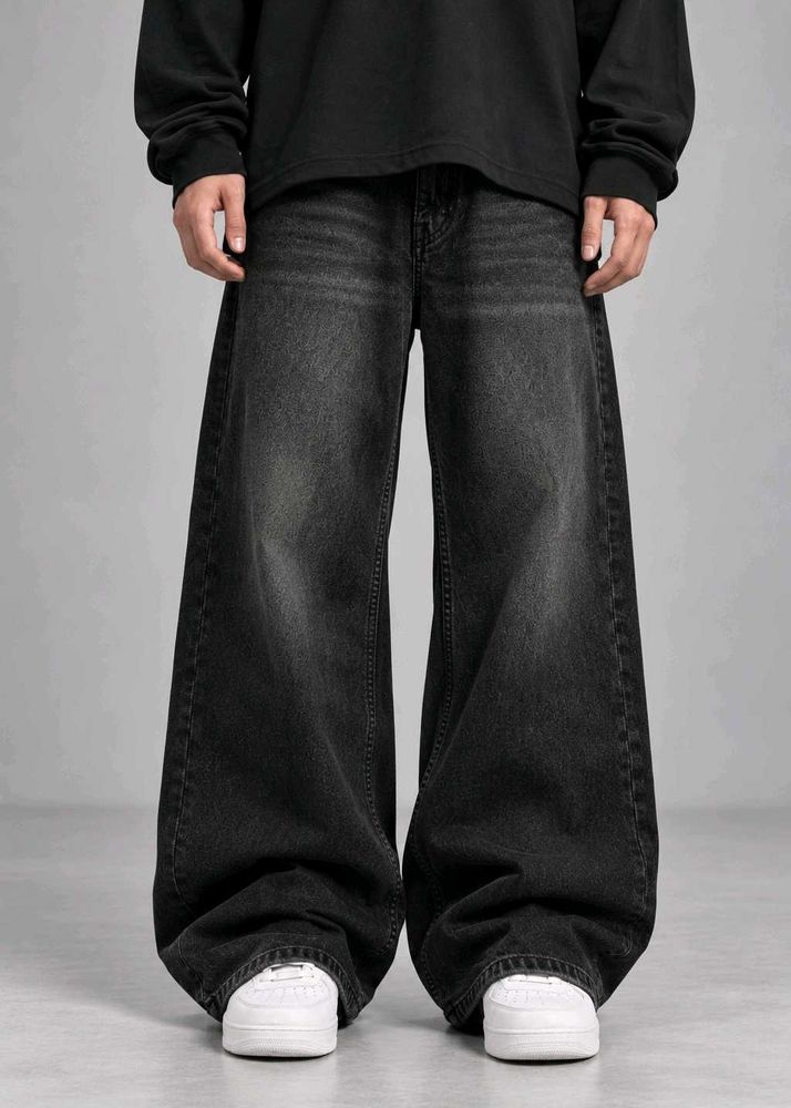 Wide-Leg Baggy Jeans