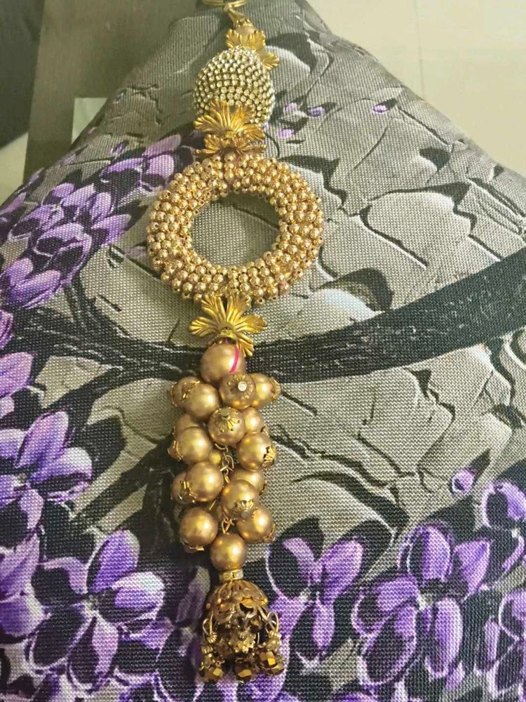 Exquisite Gold Toned Kamar latkan