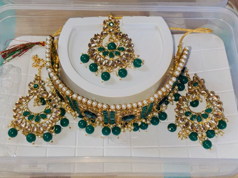 Stunning Emerald &amp; Pearl Jewellery Set