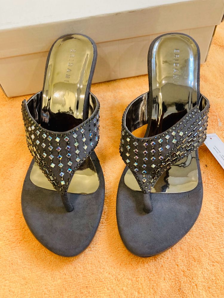 ERIDANIEmbellished Gunmetal Ines Wedges