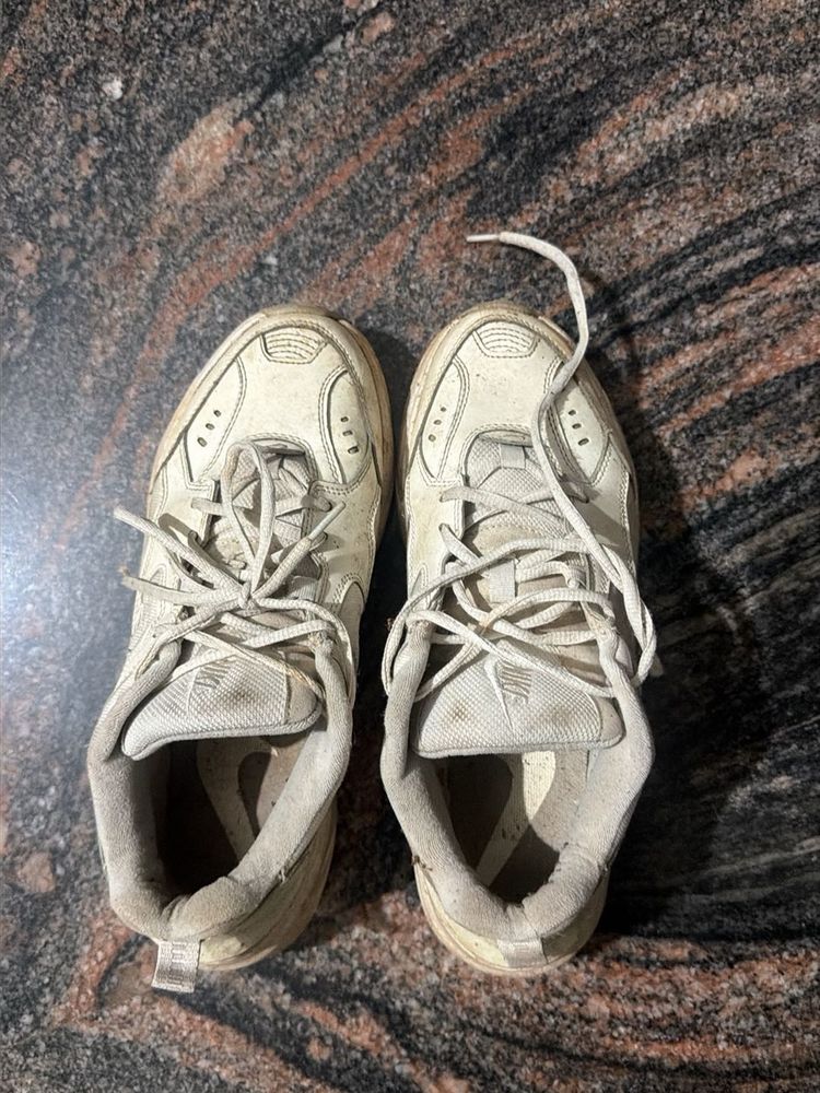 Men's White Nike Sport Shoes