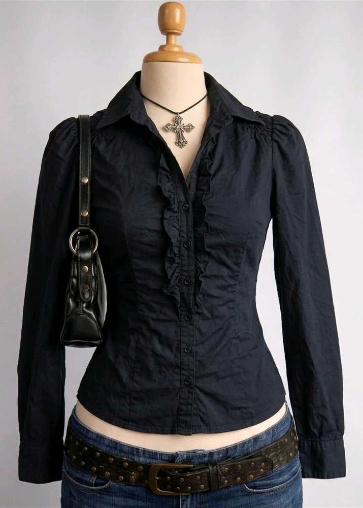 🖤🪞 Chic Black Ruffled Button-Up Shirt 🪞🖤