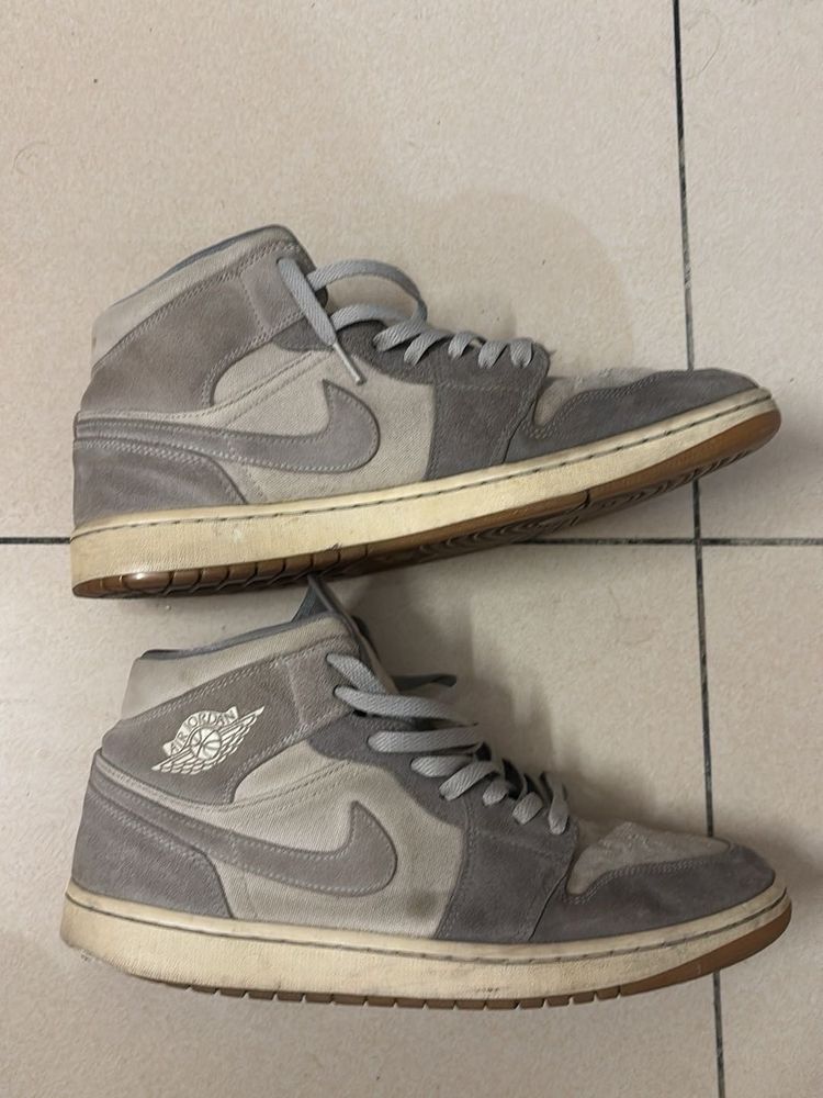 Air Jordan 1 Mid SE Grey Suede