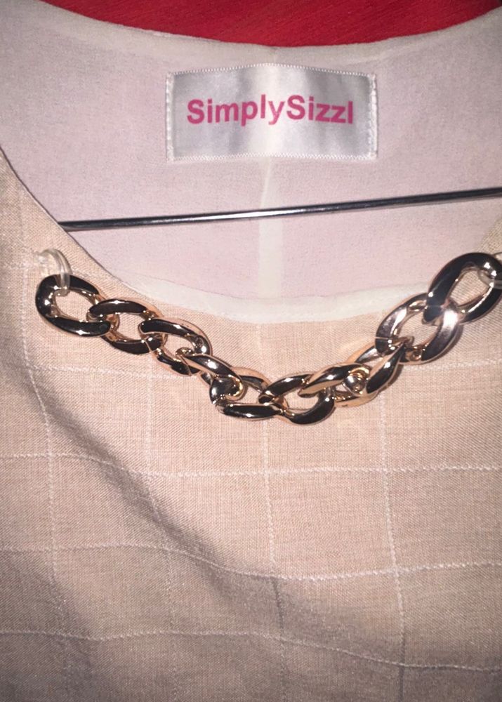 SimplySizzl Chain Detail Top