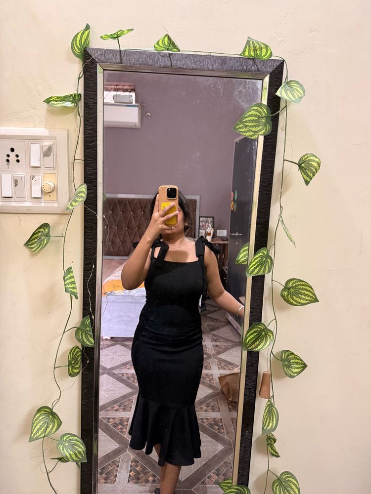 Chic Black Mermaid Hem Dress