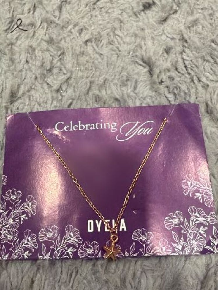 Dyeva Star Pendant Necklace