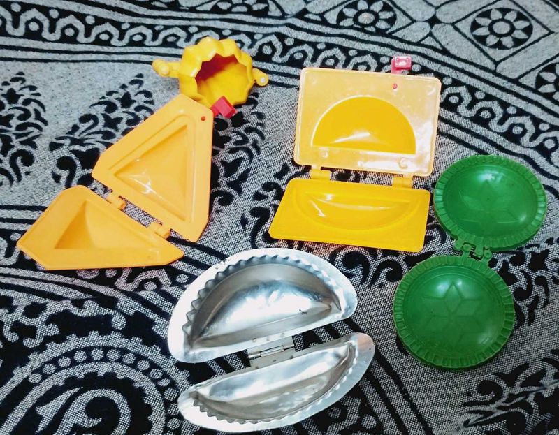 Set of 5 vintage Samosa/Sandwich Moulds