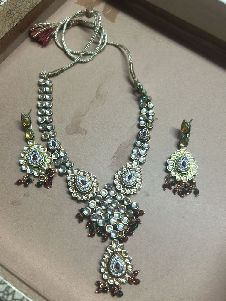 Elegant Kundan Necklace and Earring Set