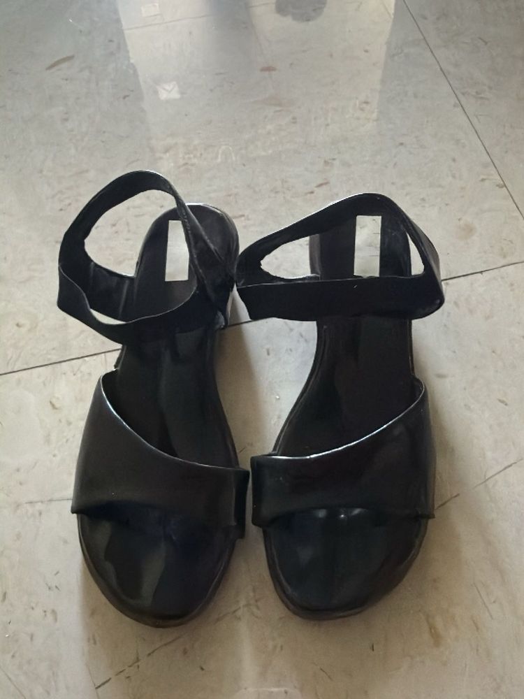 Stylish Black Flat Sandals
