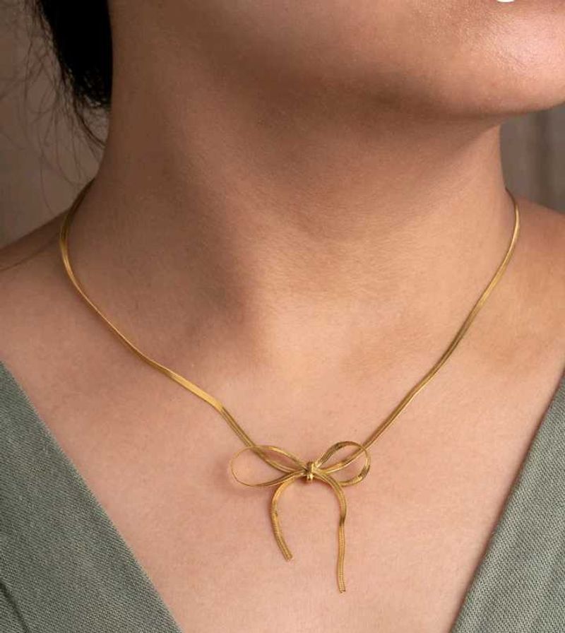 Elegant Bow Necklace