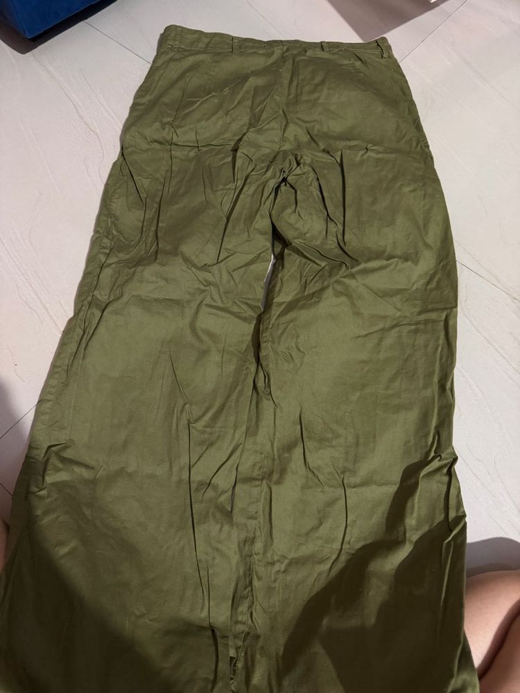 “This is an off-white co-ord set. It’s almost new,