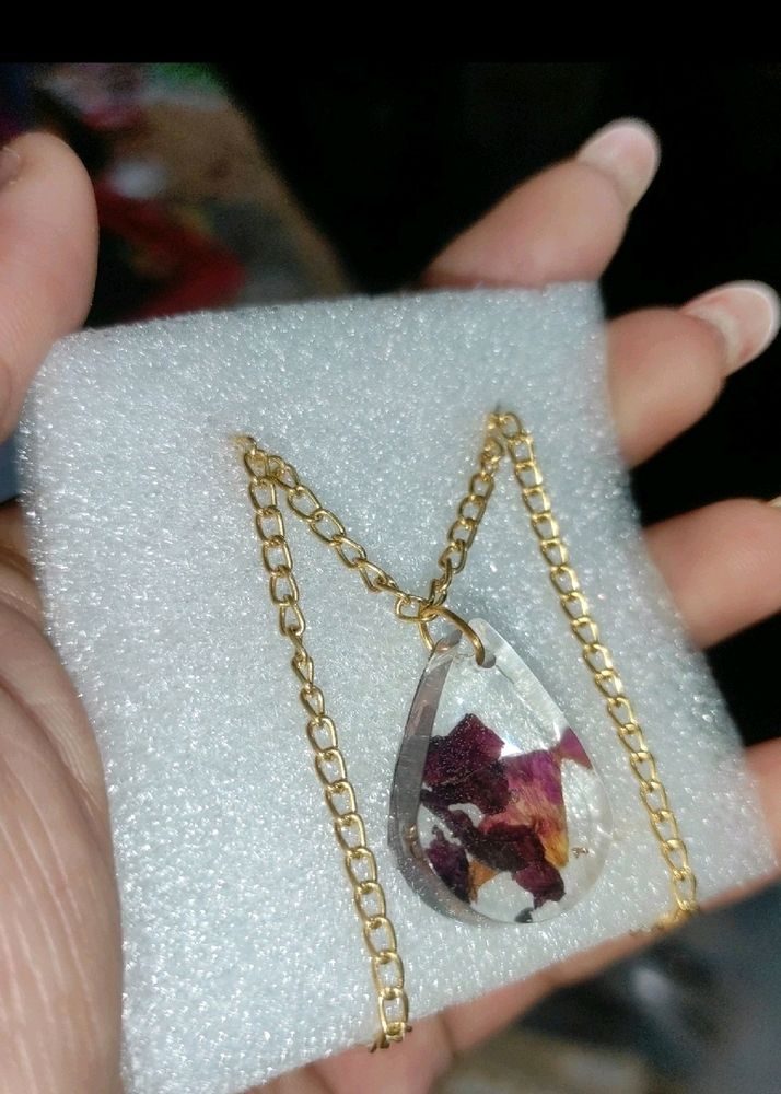 Pendent Real Red Rose 30 Rs Off