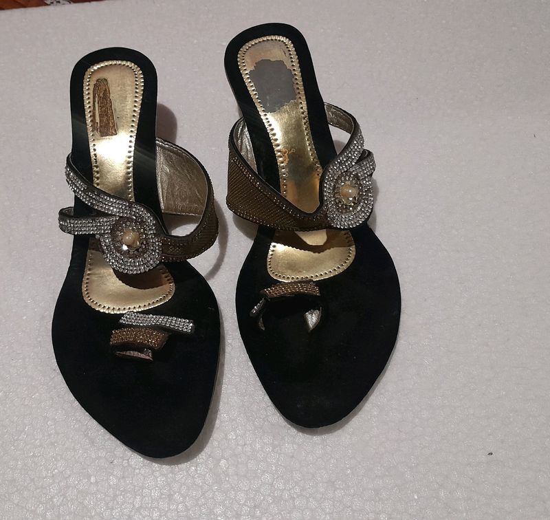 Black Golden Sandle