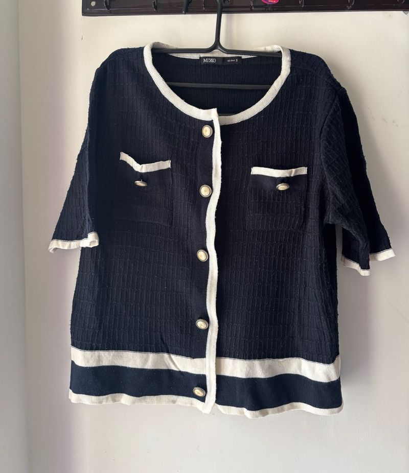 Chic Black &amp; White Cardigan