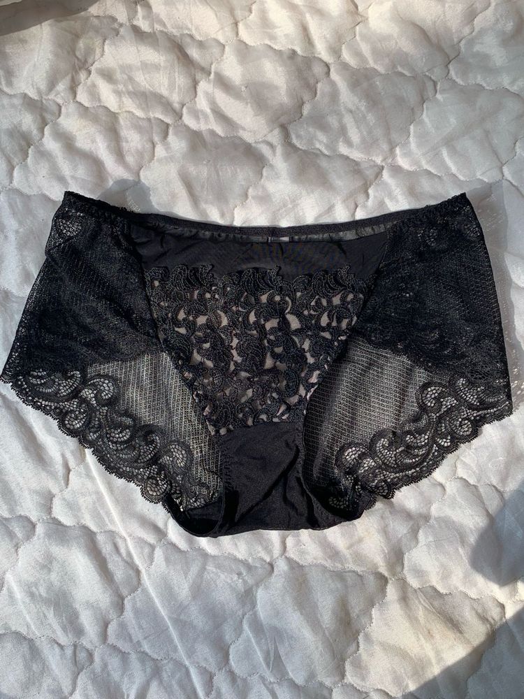 Black lace trim panty