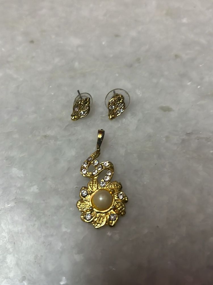 Gold Tone Pendant &amp; Earrings Set