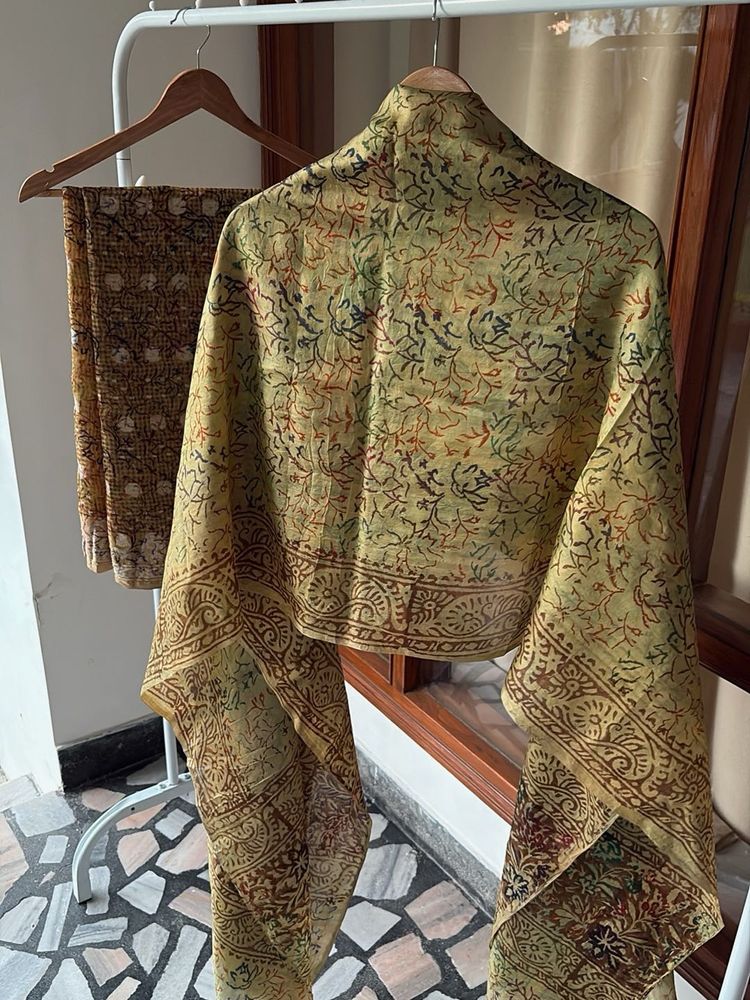 Beautiful Ethnic Dupatta with suit set dress mater