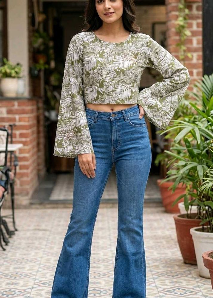Chic Green Leaf Print Crop Top( free delivery 🚚)