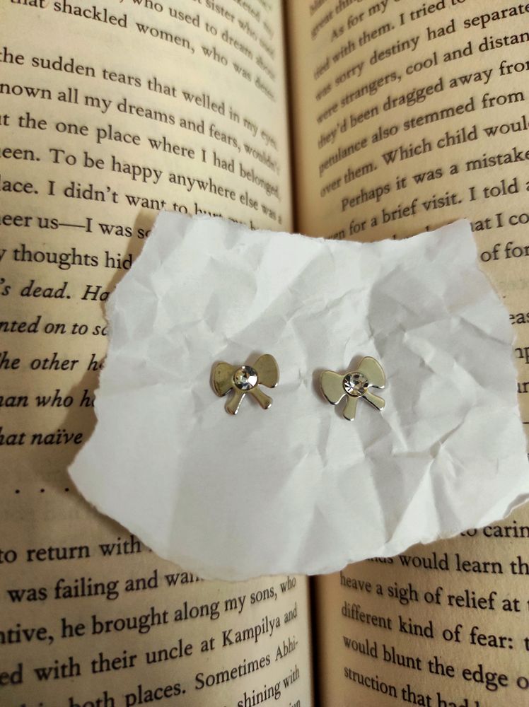 Silver Bow Studs🎀✨