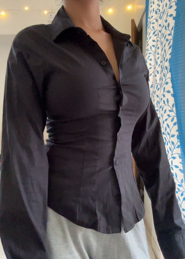 BLACK BODY FIT SHIRT