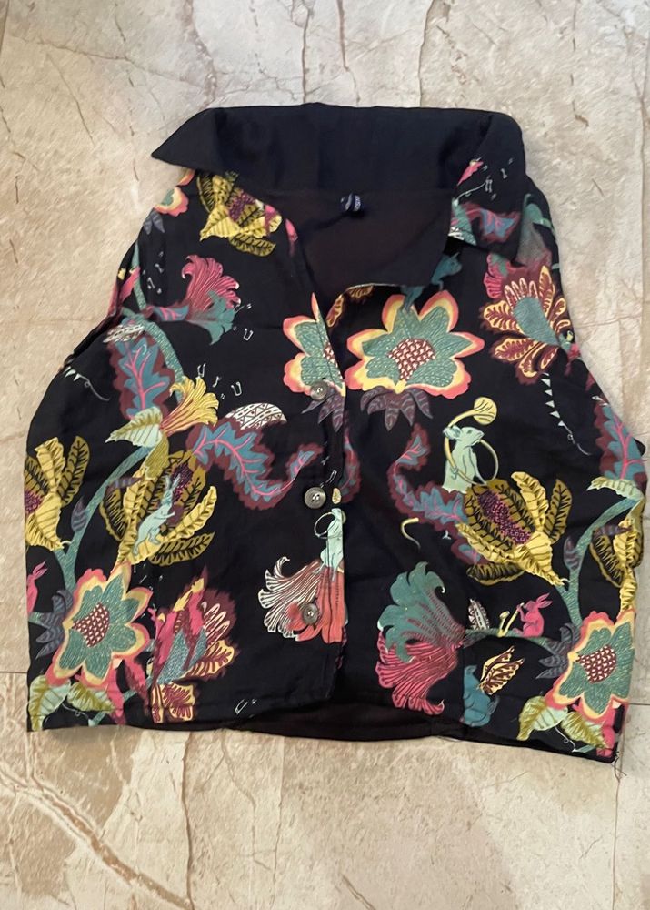 Padded top Vibrant Floral Print Button-Up To