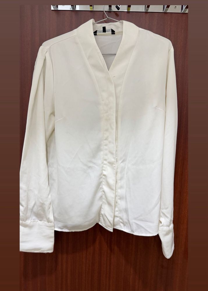 Cream V-Neck Long Sleeve Shirt