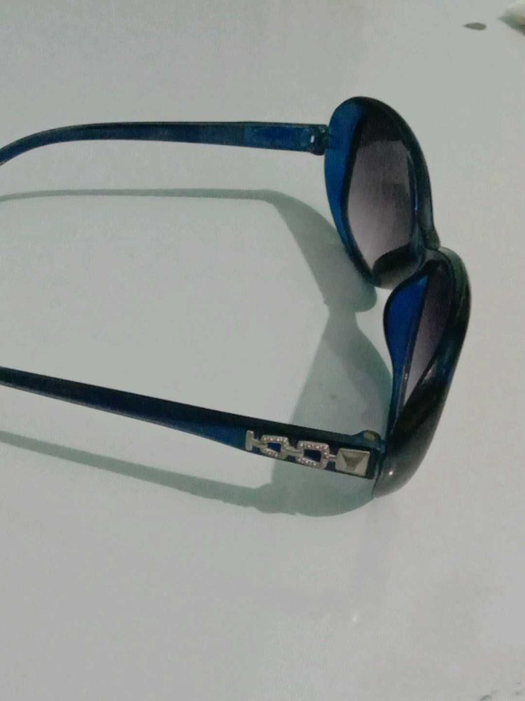 Stylish Blue Oval Sunglasses