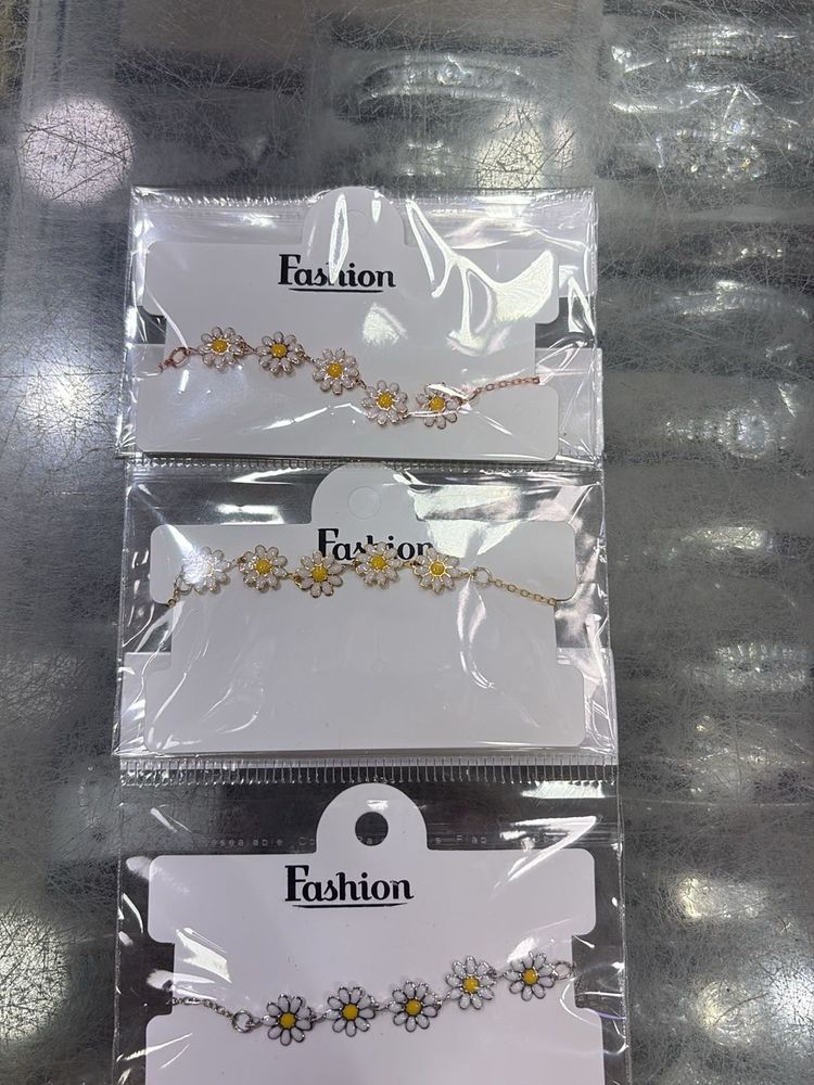 Daisy Flower Chain Bracelet any1