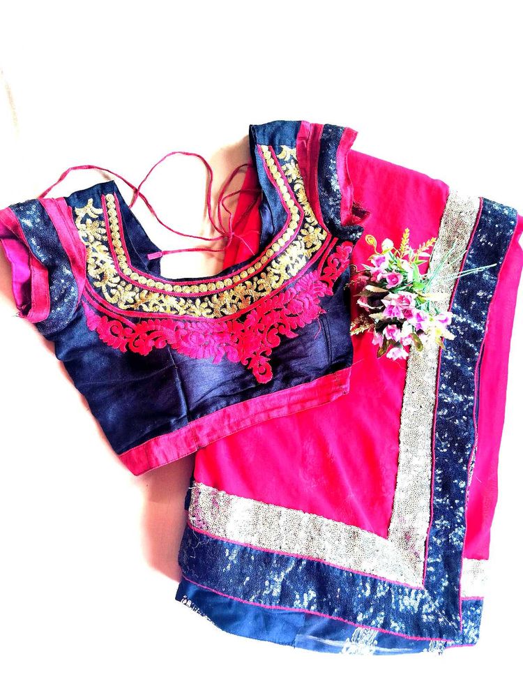 Red &amp; Black Embellished Sari
