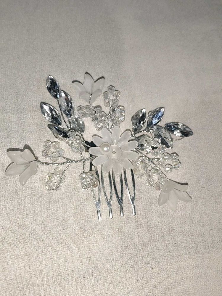 Elegant Crystal Flower Hair Comb