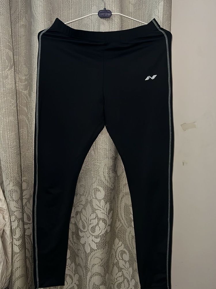 Comfortable Black leggings for gym