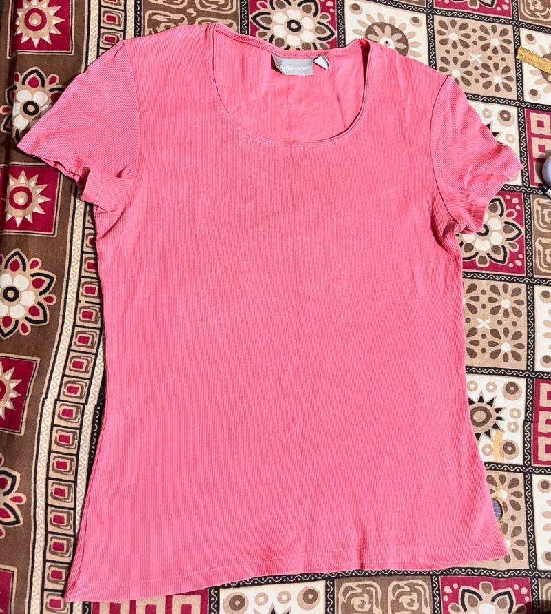 reddish pink T-shirt