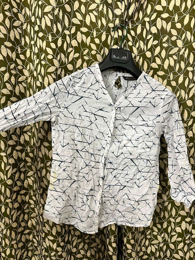 Stylish White &amp; Blue Abstract Print Top